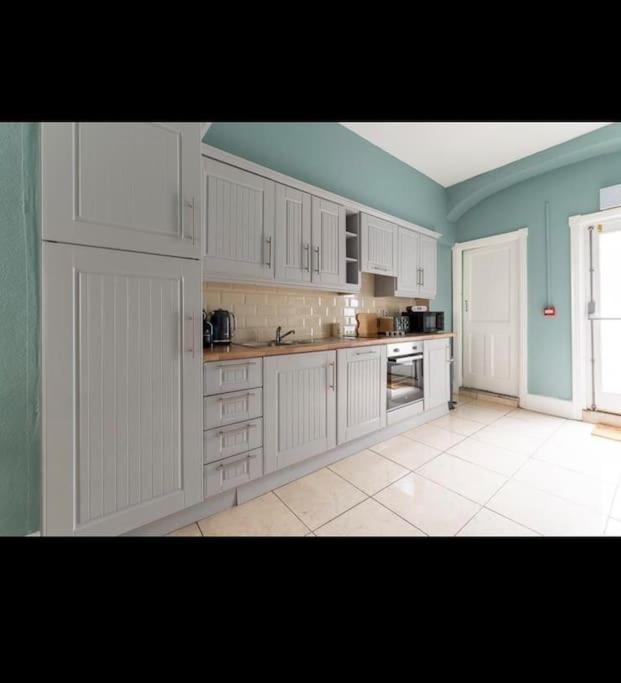 4bed Townhouse In Heart Of